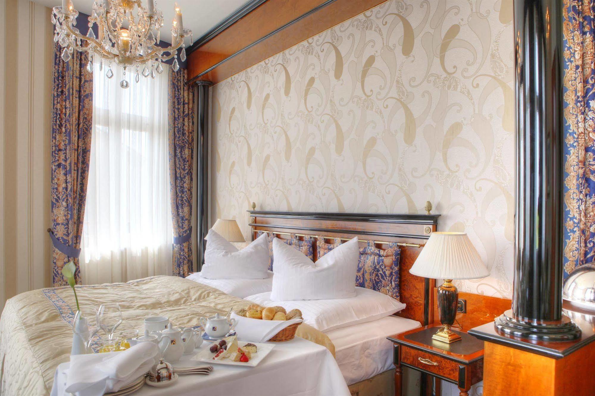 Seetelhotel Ahlbecker Hof Heringsdorf  Exterior photo A room at the hotel